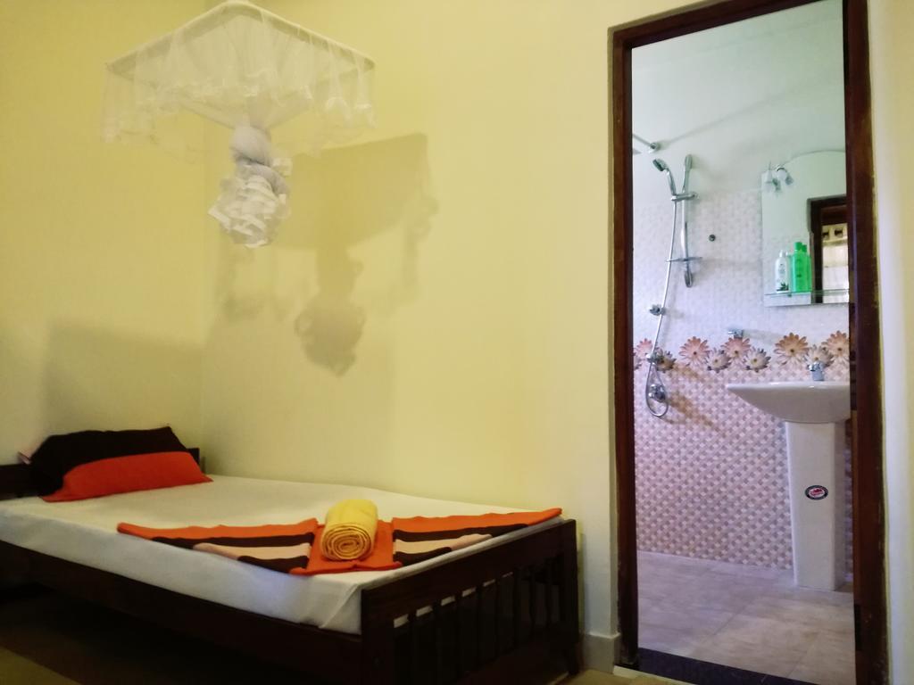Hôtel Golden Beach Rest à Tangalle Extérieur photo