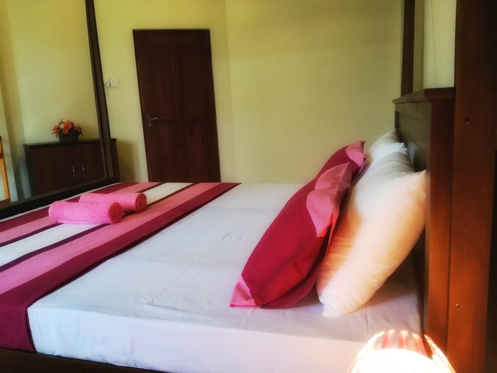 Hôtel Golden Beach Rest à Tangalle Extérieur photo